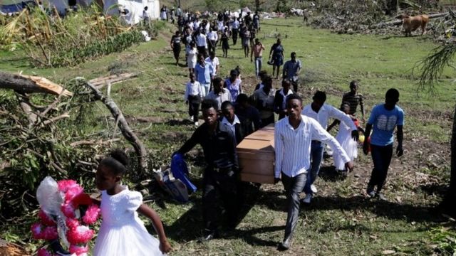 Haitidə qasırğanın qurbanları basdırılır