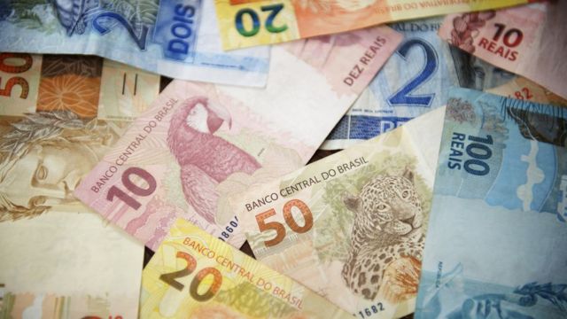 Notas de real de diferentes valores