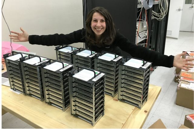 (캡션) 촬영분이 저장된 수백 개의 하드드라이브