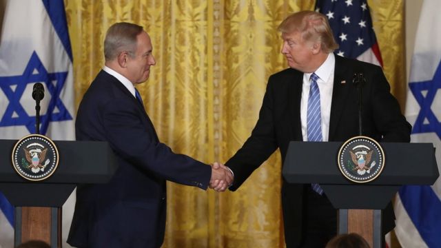 US President Donald Trump (R) and Israel Prime Minister Benjamin Netanyahu (L) shake hands during a joint news conference at the East Room of the White House