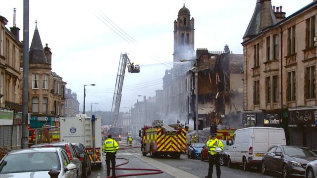 Body of man found after Pollokshields tenement fire - BBC News