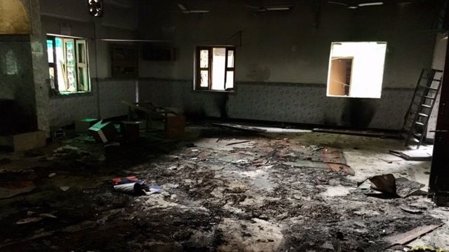 दिल्ली दंगे के एक साल बाद, दो मस्जिदों को जलाने के मामले में पुलिस ने क्या किया? - BBC News हिंदी