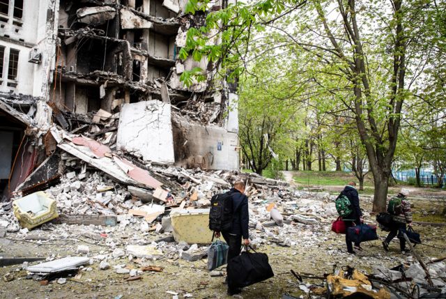 Một tòa nhà bị phá hủy ở Saltivka ngày 29/04