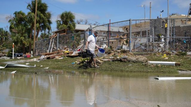Escombros luego del huracán Ian en Florida.