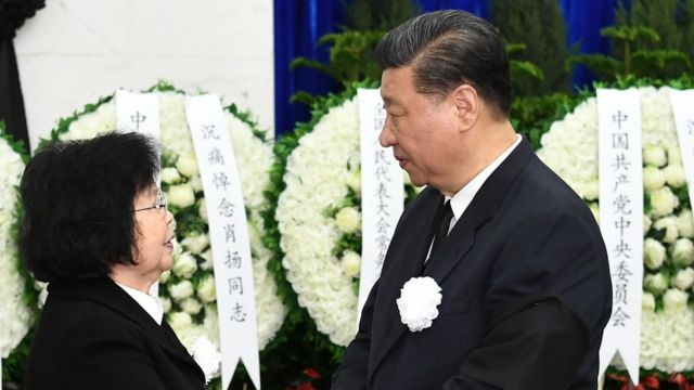 習近平等中國領導人前往悼念肖揚