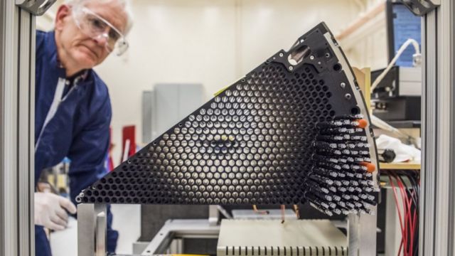 Enstrümanın üzerindeki her bir fiber ayrı birer teleskop görevi görüyor