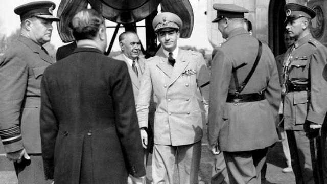 The Shah is mediated by British military leaders who welcomed him to North Holt Airport on 20 July 1948