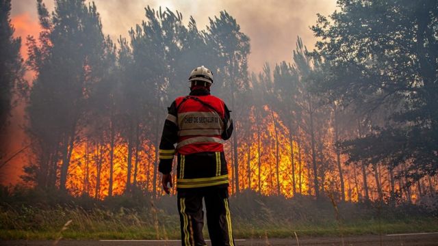 Les incendies se propagent toujours autour de la commune de Landira en Nouvelle-Aquitaine