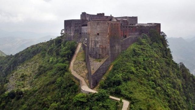 Qasrigiisa Citadel of Laferrièr ayaa noqday xilliggaas qasrigii ugu weynaa ee abid laga dhiso dalalka galbeedka