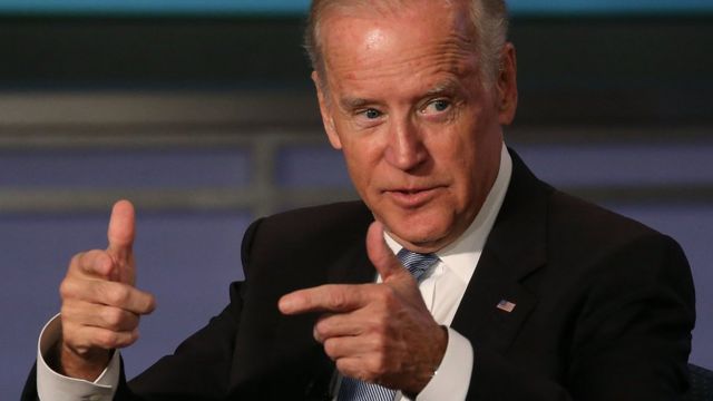 故モンデール元副大統領を表彰する会合で講演するバイデン副大統領（20日）