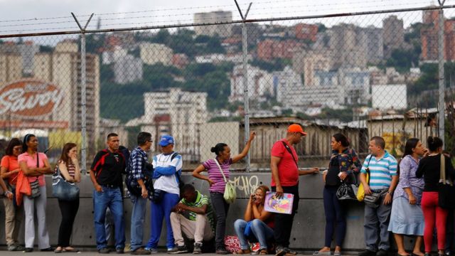Cola en Caracas