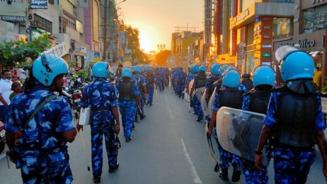 கோவையில் இந்திய அரசின் அதிவிரைவு அதிரடிப் படையினர் நடத்திய அணிவகுப்பு.