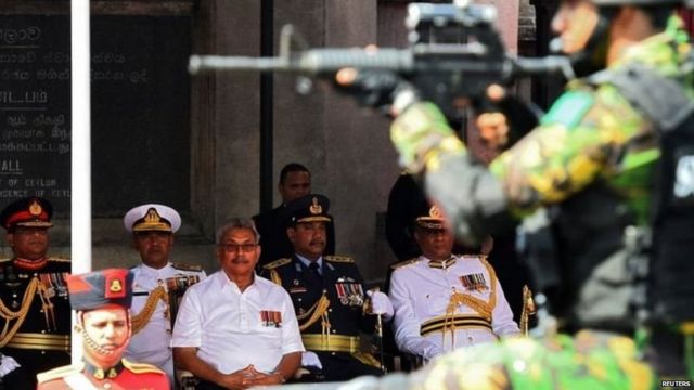 ජනපති හමුදා ප්‍රධානීන් සමඟ