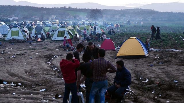 イドメニの難民キャンプ（1日）