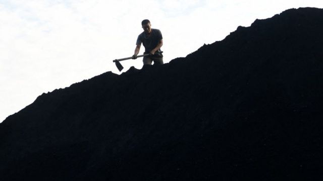 Trabajador en mina de carbón de Hanoi