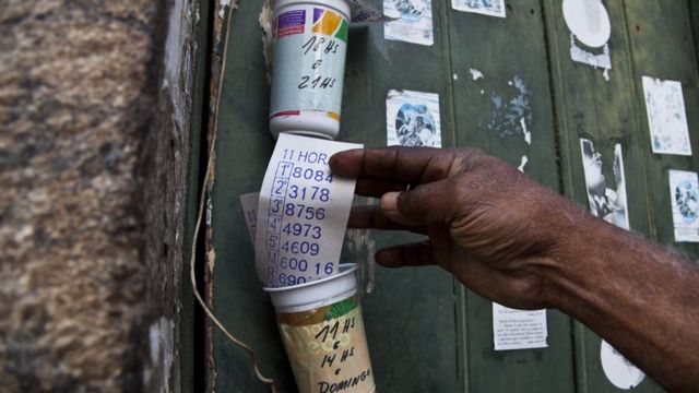 Jogo do bicho cria loteria clandestina com apostas de partidas de