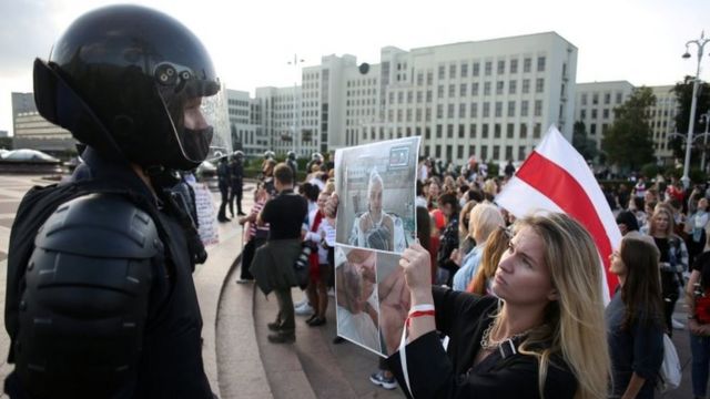 Hàng nghìn phụ nữ đã tham gia một cuộc biểu tình ở Minsk vào thứ Bảy