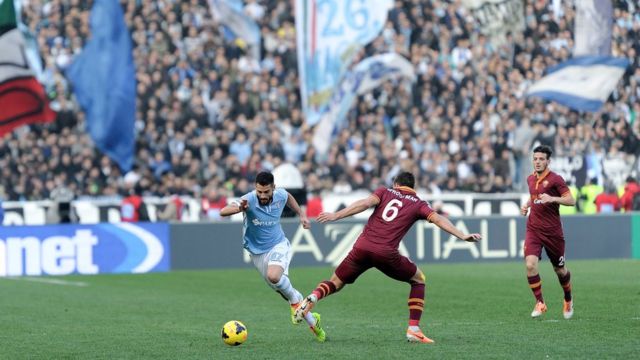 Una jugada de un Lazio v. Roma