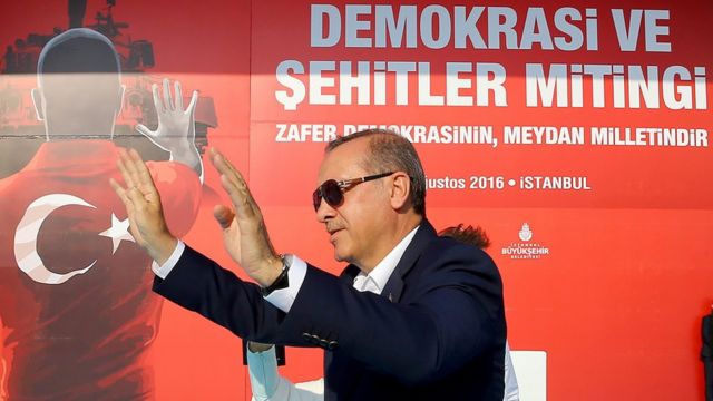 El presidente de Turquía Recep Tayyip Erdogan durante el rally en Estambul