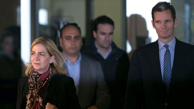 Infanta Cristina de Borbón e Iñaki Urdangarin a la salida del tribunal en Palma de Mallorca