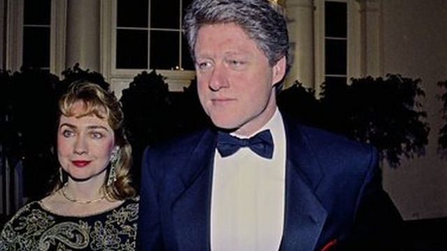 1991年にアーカンソー州知事夫妻としてホワイトハウスの晩餐会に出席したクリントン夫妻