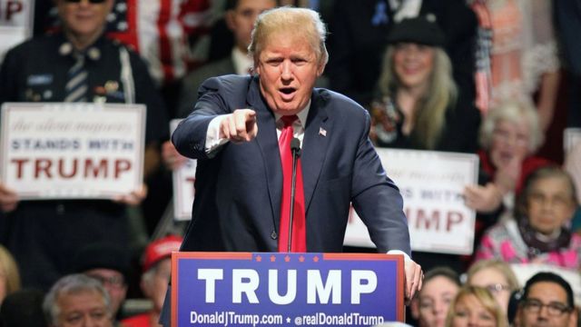 Donald Trump mocks 'disgusting' Clinton toilet break