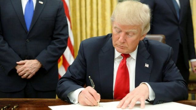 Donald Trump afise intego yo gusubiramwo ibisata bimwe bimwe vyo muri politike y'uwo asubiriye
