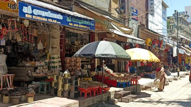 கோயிலுக்கு சொந்தமான கடைகள்