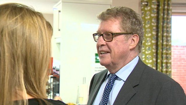 Actor Michael Crawford celebrates hospital 'home from home' - BBC News