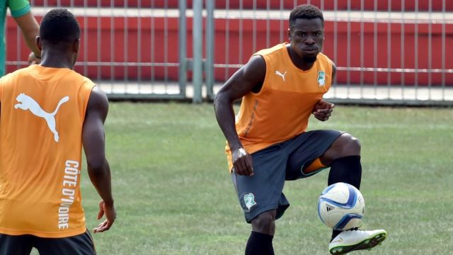 Le footballeur ivoirien Serge Aurier est accusé d'avoir mimé un égorgement lors du match du samedi dernier opposant la Côte d'Ivoire au Mali