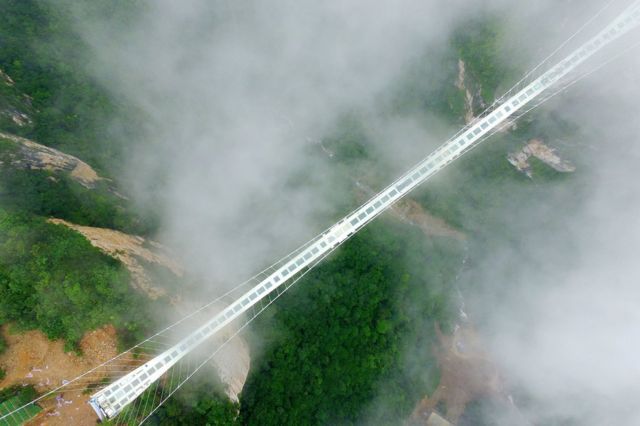 Puente de cristal en Zhangjiajie, en la provincia de Hunan