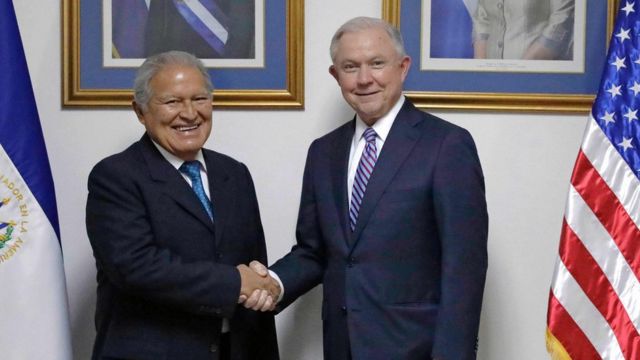Salvador Sanchez Cerén y Jeff Sessions