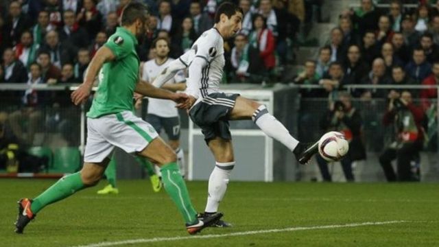 Henrikh Mkhitaryan a lokacin da ya ci Saint-Etienne