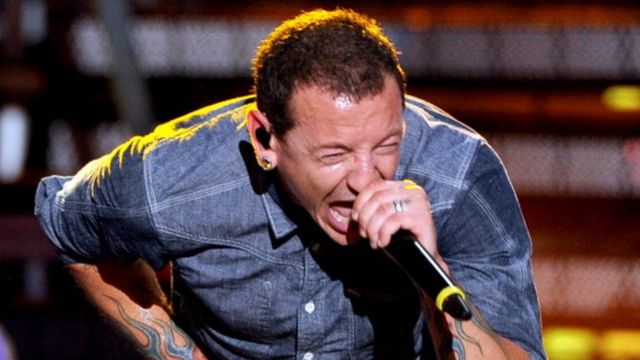 Chester Bennington performs on stage in San Diego, California (24 July 2014)