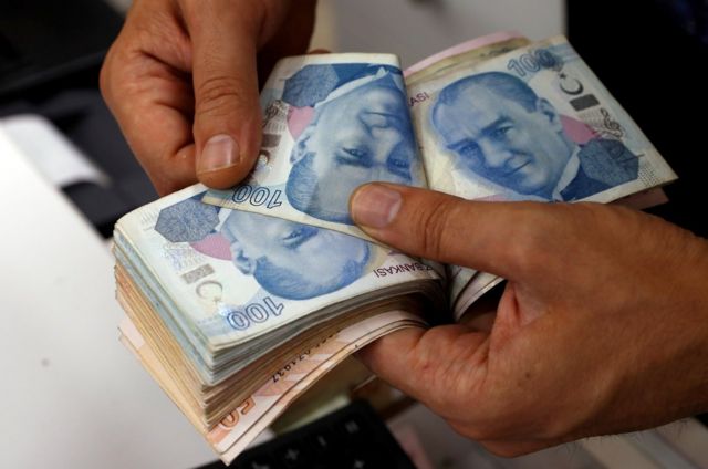 Dolar/TL rekor kırdı: Türk Lirası neden değer kaybediyor, bundan sonra ne  olabilir? - BBC News Türkçe