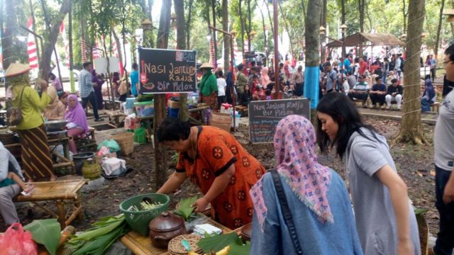 Ketika seluruh pedagang di pasar tradisional Semarang 