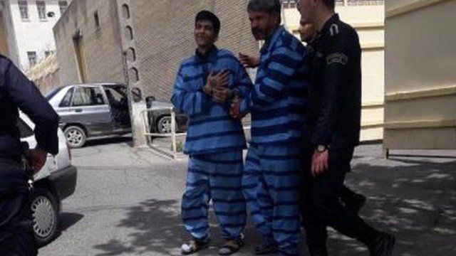 شیرمحمدعلی (نفر اول از چپ) در اسفند ۹۷ اعتصاب کرد و در نامهای سرگشاده از "عدم امنیت جانی" و "شرایط غیر انسانی زندان فشافویه" انتقاد کرده بود