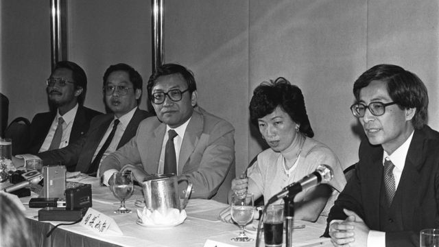 12-member group, led by Legislative Councillor Mr Allen Lee Peng-fei, returned to Hong Kong after a six-day visit to Beijing to voice their opinions on the future of Hong Kong. The picture shows members of the delegation talking to the press. From left: Dr Philip Kwok, Chairman of the Wing On Group; Mr Stephen Cheong, Mr Allen Lee Peng-fei and Ms Selina Chow Liang Shuk-yee, the three Legislative Councillors; and Mr Martin Lee Chu-ming, the former Chairman of the Bar Association. 22MAY83 (Photo by Chan Kiu/South China Morning Post via Getty Images)