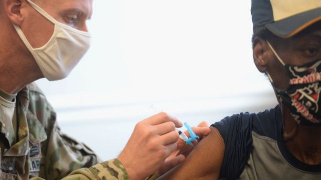 A man inoculates a vaccine to another