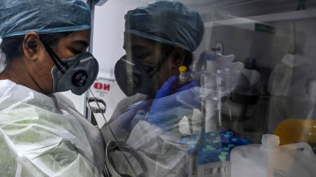 Profissional em laboratório