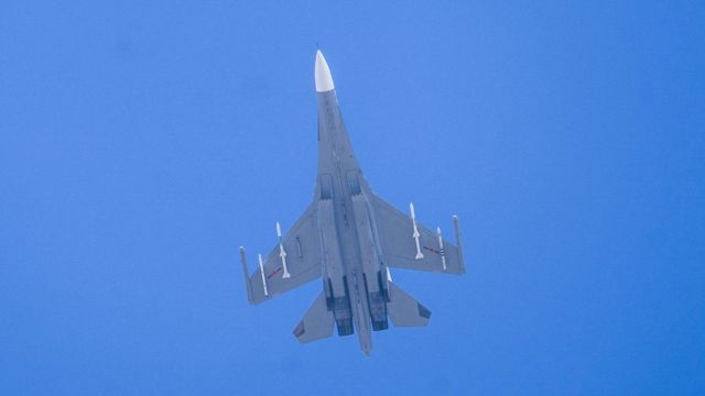 Un jet de combate J-16 (foto de archivo).