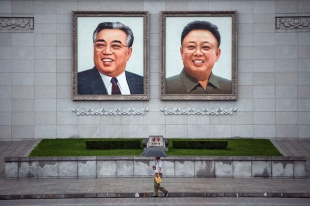 Retratos de Kim Il-sung e Kim Jong-il