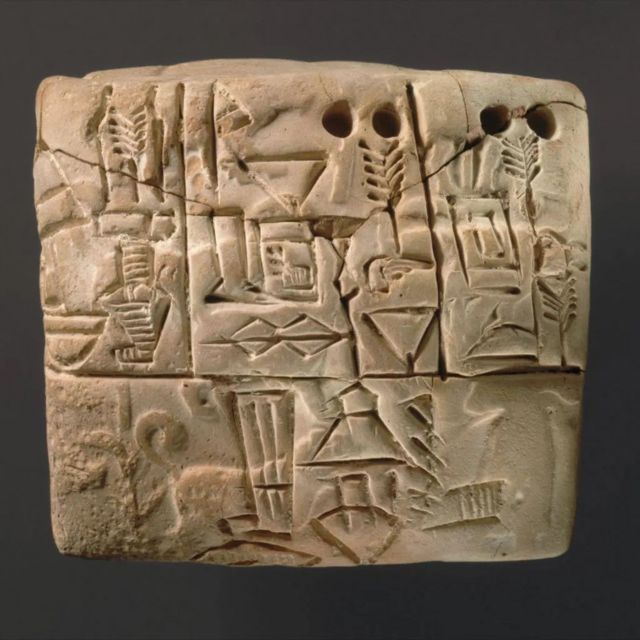 A Mesopotamian cuneiform tablet from Uruk, featuring an impression of a male figure, hunting dogs, and boars