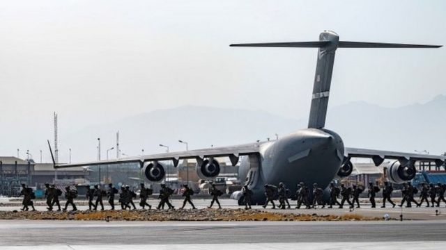 سربازان آمریکایی در فرودگاه کابل