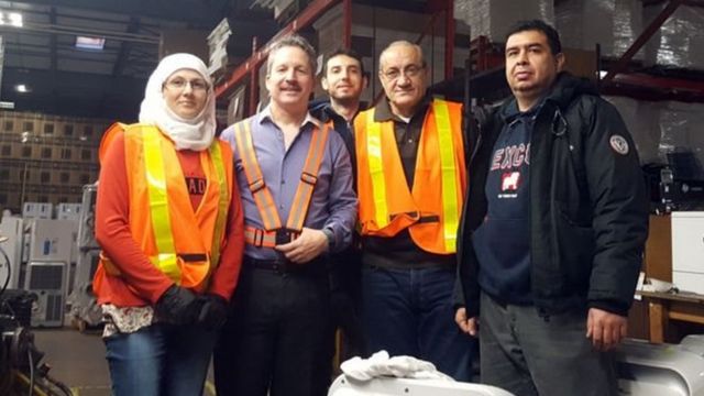 رجل الاعمال الكندي الذي كفل 300 من اللاجئين السوريين