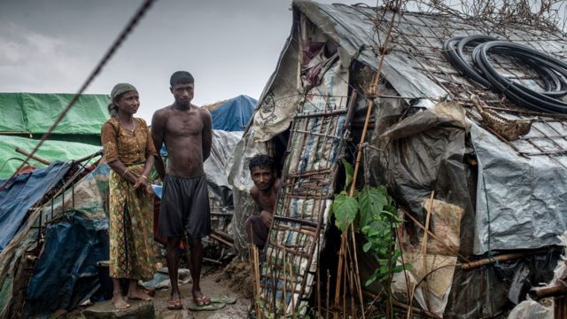 Una familia de rohingyas