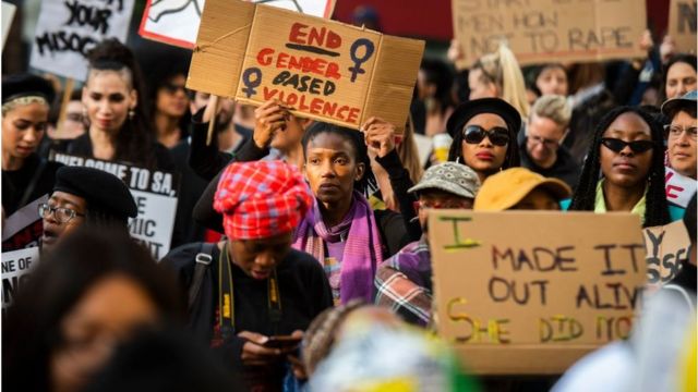 南非19岁学生伊娜娜·梅耶提亚娜被奸杀后引发抗议。(photo:BBC)