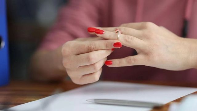 يقول خبراء إن الضغوط الناجمة عن انتشار الوباء جعلتنا نعيد النظر في ترتيب حياتنا