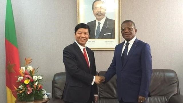 Thứ trưởng Ngoại giao Nguyễn Quốc Cường tiếp kiến Thủ tướng Cameroon Joseph Dion Ngute để trao thư của Thủ tướng Chính phủ Nguyễn Xuân Phúc gửi Thủ tướng Cameroon.