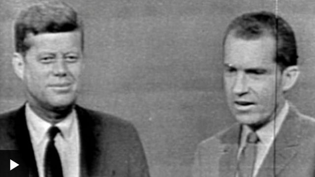 1960年大选，参议员肯尼迪和副总统尼克松角力，首次电视辩论直播，开美国大选先河(photo:BBC)